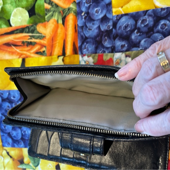 Previously loved Cole Haan drawstring bucket bag + wallet combo - Picture 12 of 14